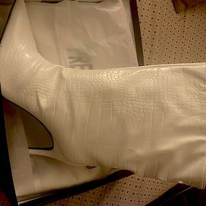 Was small for me never been worn fresh out of the box pet and smoke free